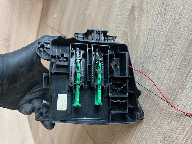 bontott MAZDA PREMACY Biztosítéktábla Utastér