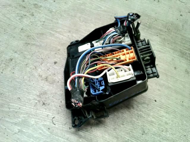 bontott MAZDA PREMACY Biztosítéktábla Utastér