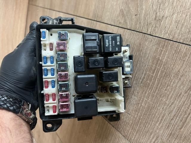 bontott MAZDA PREMACY Biztosítéktábla Utastér