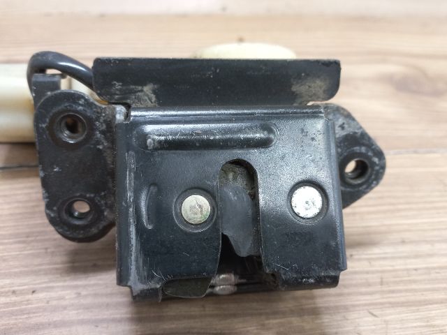 bontott MAZDA PREMACY Csomagtérajtó Zárszerkezet