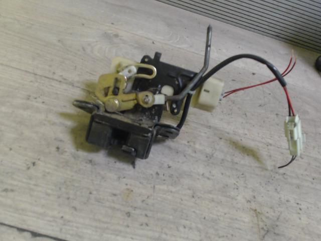 bontott MAZDA PREMACY Csomagtérajtó Zárszerkezet