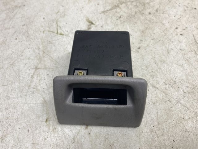 bontott MAZDA PREMACY Első Hamutartó