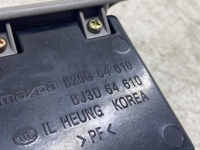 bontott MAZDA PREMACY Első Hamutartó