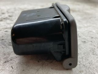 bontott MAZDA PREMACY Első Hamutartó