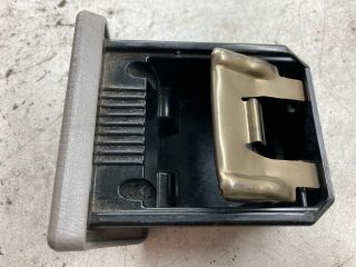 bontott MAZDA PREMACY Első Tároló Rekesz