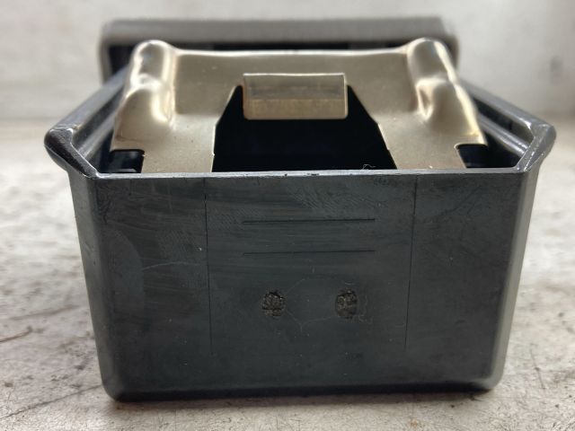 bontott MAZDA PREMACY Első Tároló Rekesz