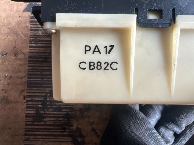 bontott MAZDA PREMACY Fűtéskapcsoló (digit klímás)