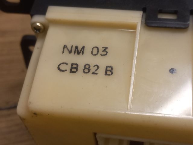 bontott MAZDA PREMACY Fűtéskapcsoló (digit klímás)