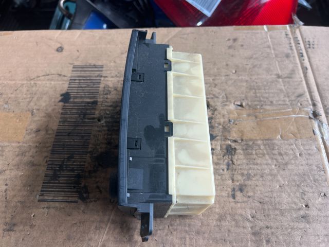 bontott MAZDA PREMACY Fűtéskapcsoló (digit klímás)