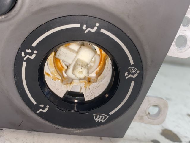 bontott MAZDA PREMACY Fűtéskapcsoló (manuális klímás)