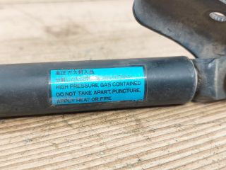 bontott MAZDA PREMACY Gázrugós Kitámasztó Teleszkóp Csomagtérajtó Jobb