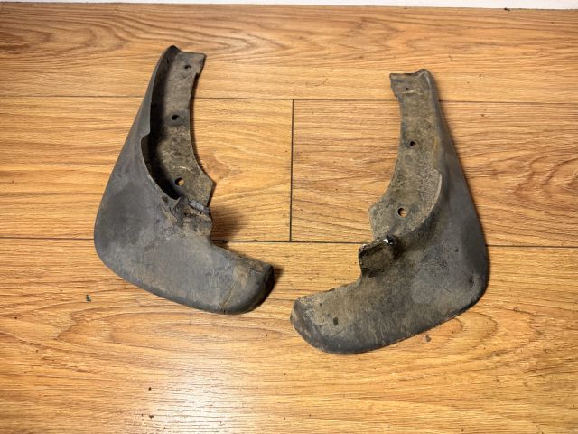 bontott MAZDA PREMACY Hátsó Sárvédő Gumi Pár