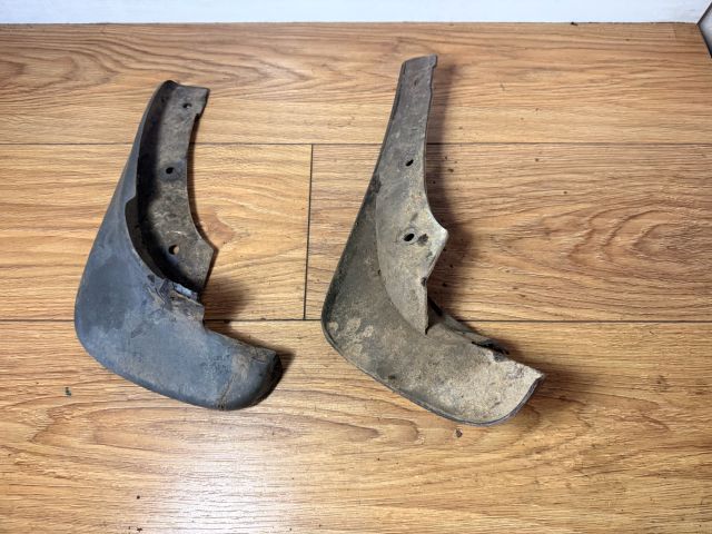 bontott MAZDA PREMACY Hátsó Sárvédő Gumi Pár