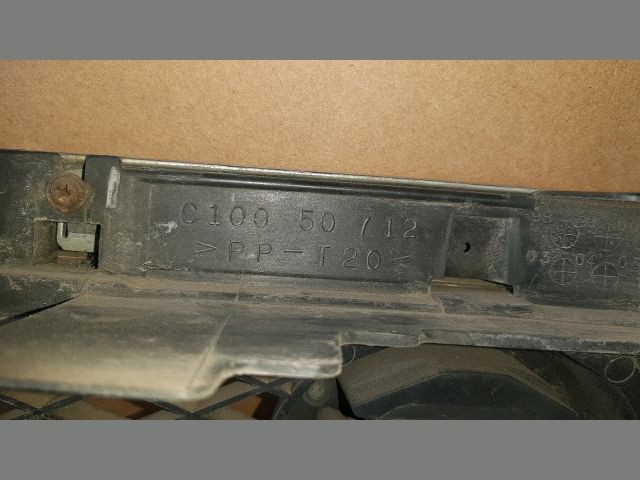 bontott MAZDA PREMACY Hűtőrács