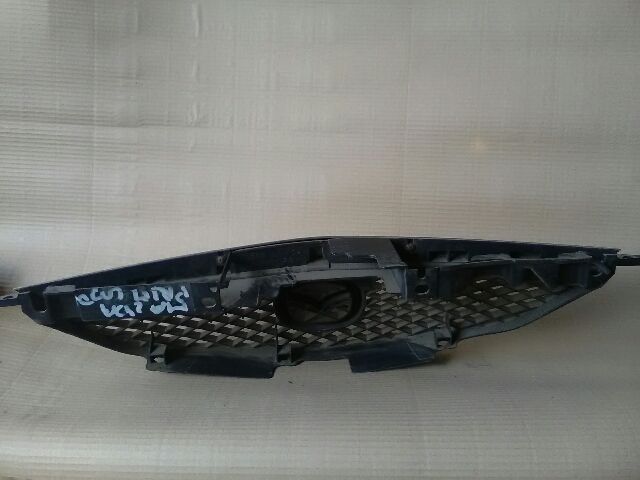 bontott MAZDA PREMACY Hűtőrács