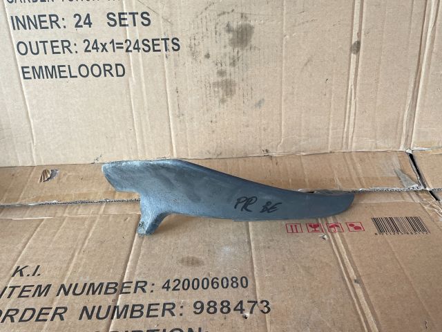 bontott MAZDA PREMACY Jobb első Sárvédő Gumi