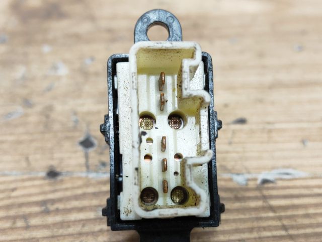 bontott MAZDA PREMACY Jobb hátsó Ablakemelő Kapcsoló