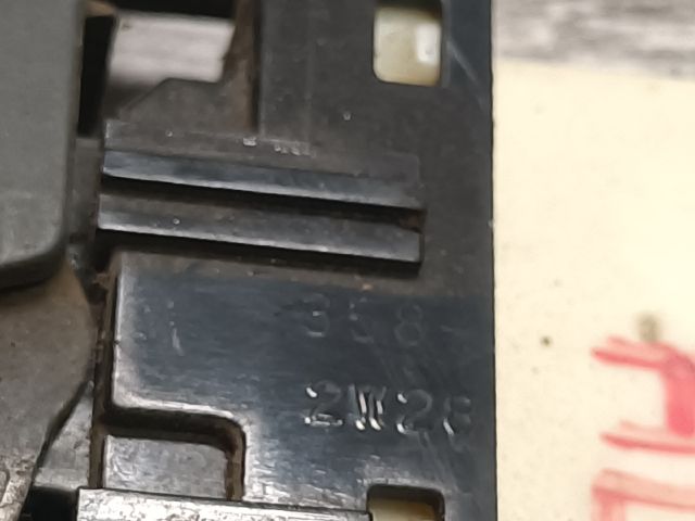 bontott MAZDA PREMACY Jobb hátsó Ablakemelő Kapcsoló