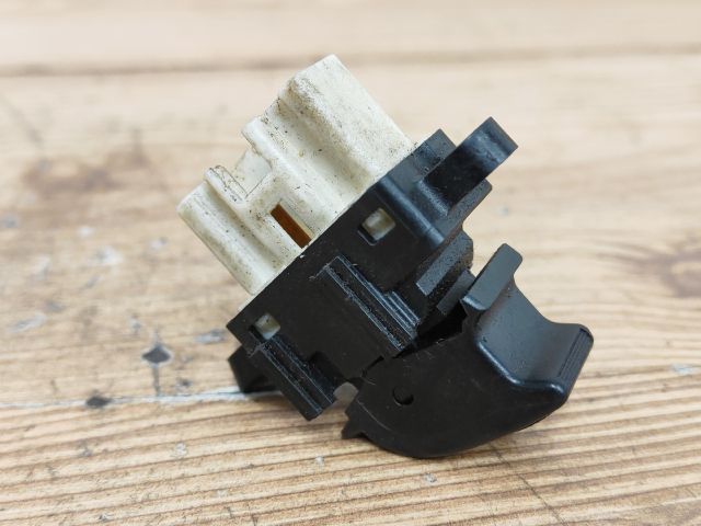 bontott MAZDA PREMACY Jobb hátsó Ablakemelő Kapcsoló