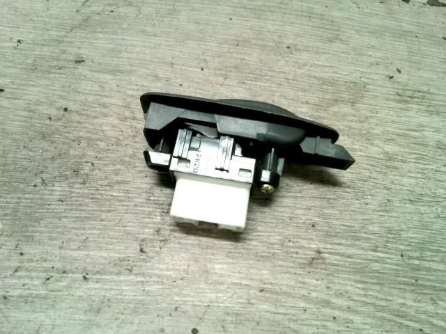 bontott MAZDA PREMACY Jobb hátsó Ablakemelő Kapcsoló