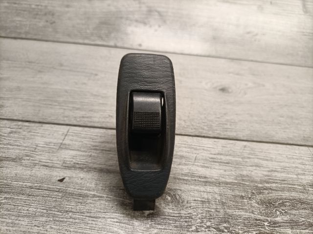 bontott MAZDA PREMACY Jobb hátsó Ablakemelő Kapcsoló