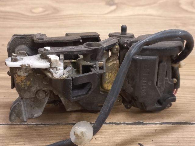 bontott MAZDA PREMACY Jobb hátsó Ajtózár