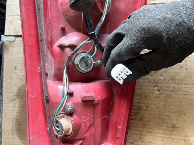 bontott MAZDA PREMACY Jobb Hátsó Lámpa