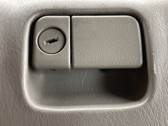 bontott MAZDA PREMACY Kesztyűtartó Ajtó