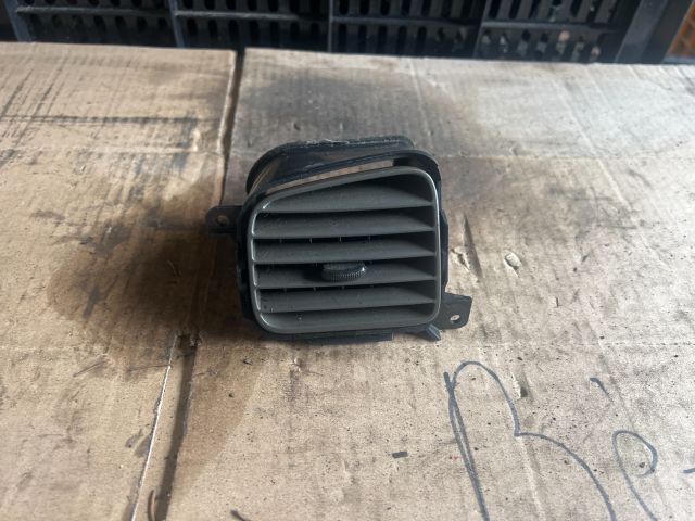 bontott MAZDA PREMACY Középső Bal Szellőző