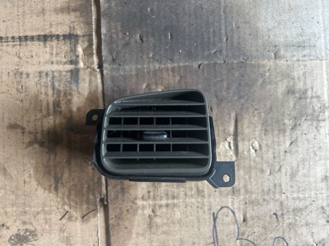 bontott MAZDA PREMACY Középső Bal Szellőző