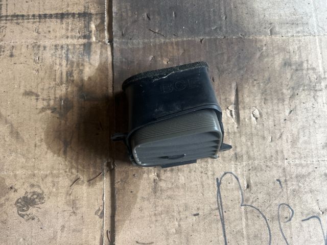 bontott MAZDA PREMACY Középső Bal Szellőző