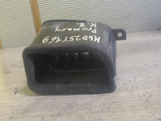 bontott MAZDA PREMACY Középső Bal Szellőző