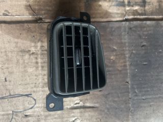bontott MAZDA PREMACY Középső Bal Szellőző