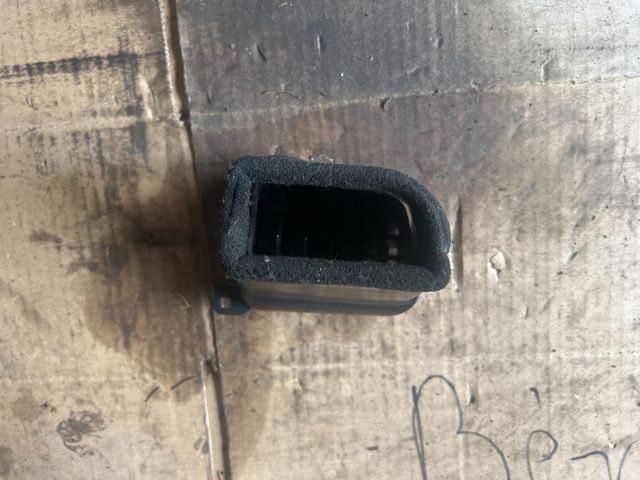 bontott MAZDA PREMACY Középső Bal Szellőző