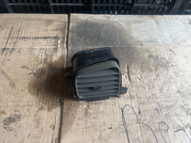 bontott MAZDA PREMACY Középső Bal Szellőző