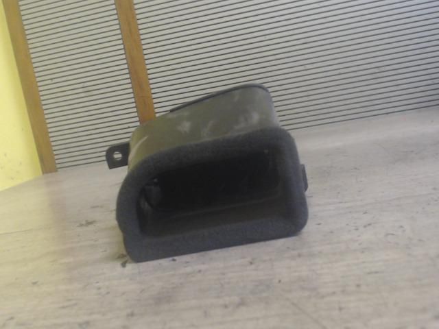 bontott MAZDA PREMACY Középső Jobb Szellőző