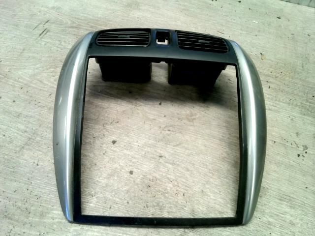 bontott MAZDA PREMACY Középső Szellőző