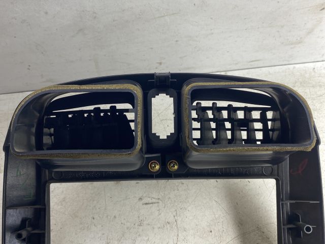 bontott MAZDA PREMACY Középső Szellőző