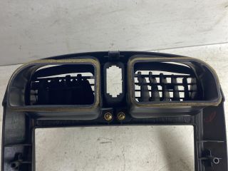 bontott MAZDA PREMACY Középső Szellőző