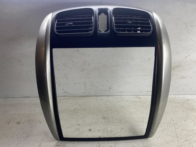 bontott MAZDA PREMACY Középső Szellőző