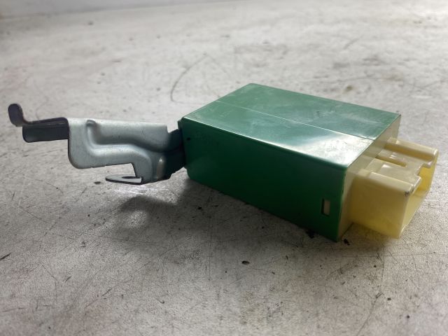 bontott MAZDA PREMACY Központizár Elektronika