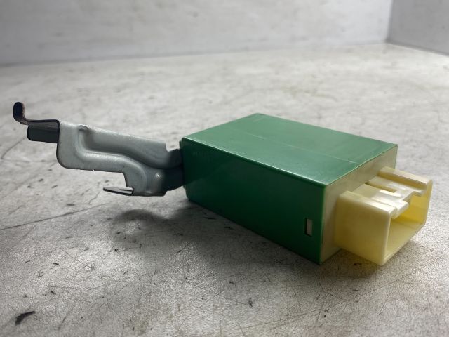 bontott MAZDA PREMACY Központizár Elektronika