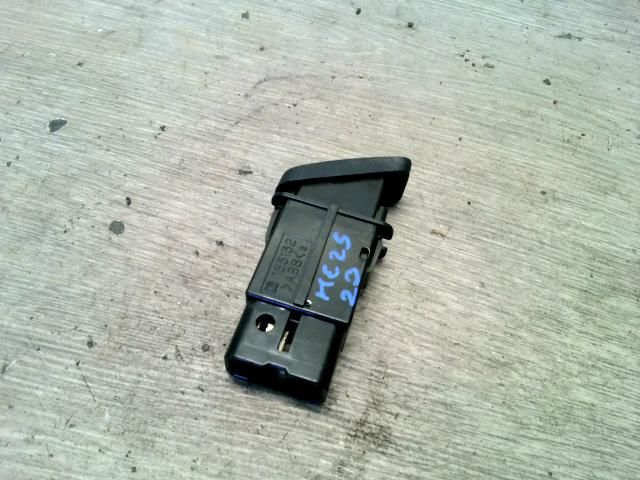 bontott MAZDA PREMACY Vészvillogó Kapcsoló