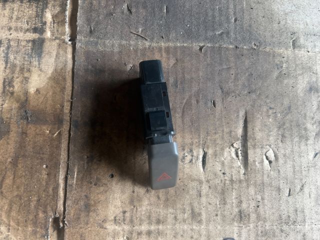 bontott MAZDA PREMACY Vészvillogó Kapcsoló