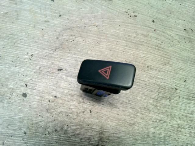 bontott MAZDA PREMACY Vészvillogó Kapcsoló