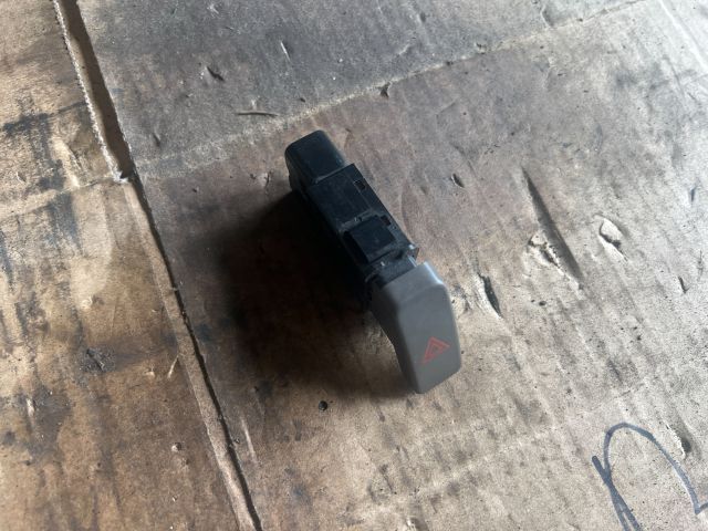 bontott MAZDA PREMACY Vészvillogó Kapcsoló