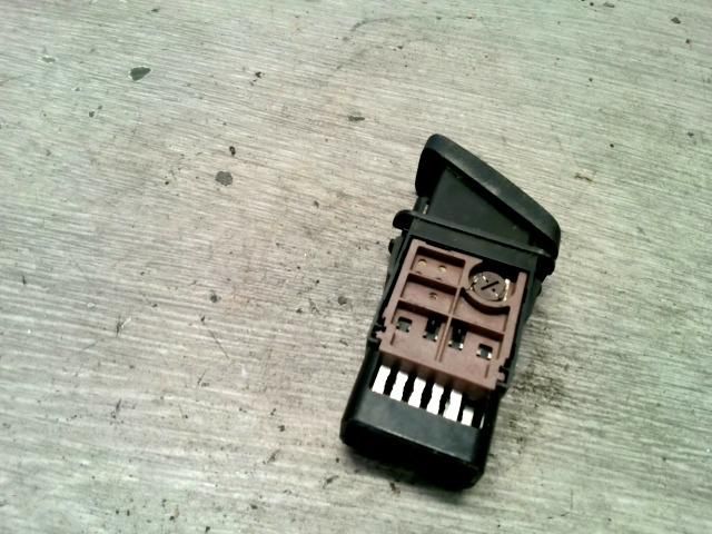 bontott MAZDA PREMACY Vészvillogó Kapcsoló