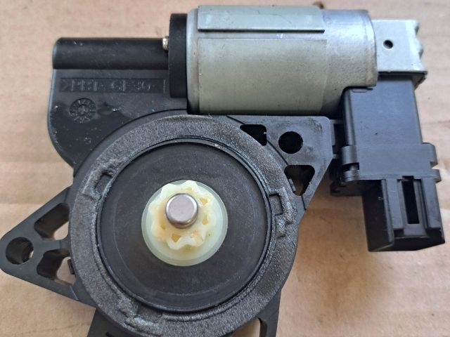 bontott MAZDA RX 8 Jobb hátsó Ablakemelő Motor