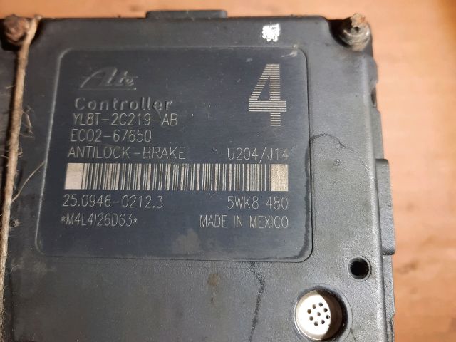 bontott MAZDA TRIBUTE ABS Kocka