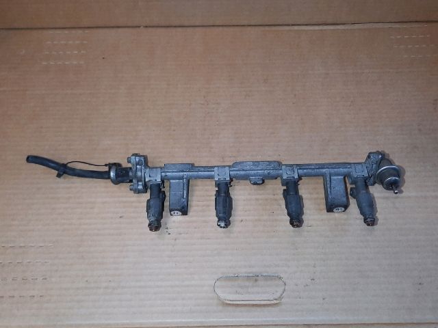 bontott MAZDA TRIBUTE Porlasztó Sor / Híd